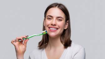 Strahlende Zähne: Tipps & Profi-Zahnreinigung